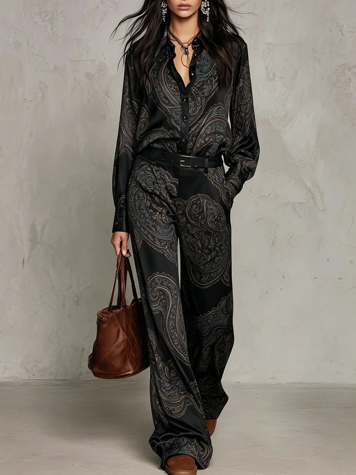 Alicce Completo di Camicia a Maniche Lunghe in Satin con Stampa Paisley