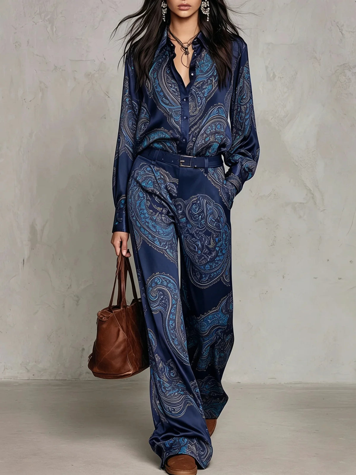 Alicce Completo di Camicia a Maniche Lunghe in Satin con Stampa Paisley