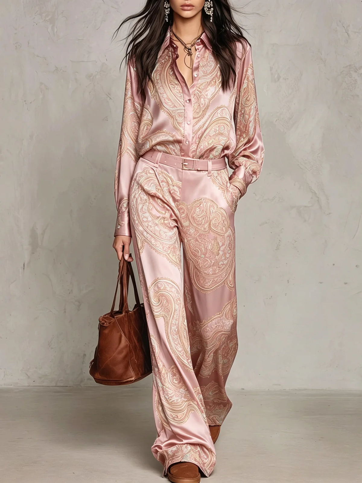 Alicce Completo di Camicia a Maniche Lunghe in Satin con Stampa Paisley
